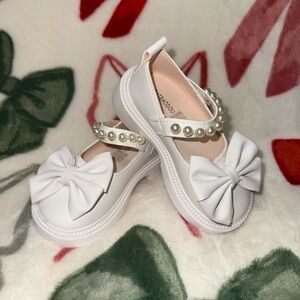 Charming White Kids Dress Shoes with Bow and Pearls